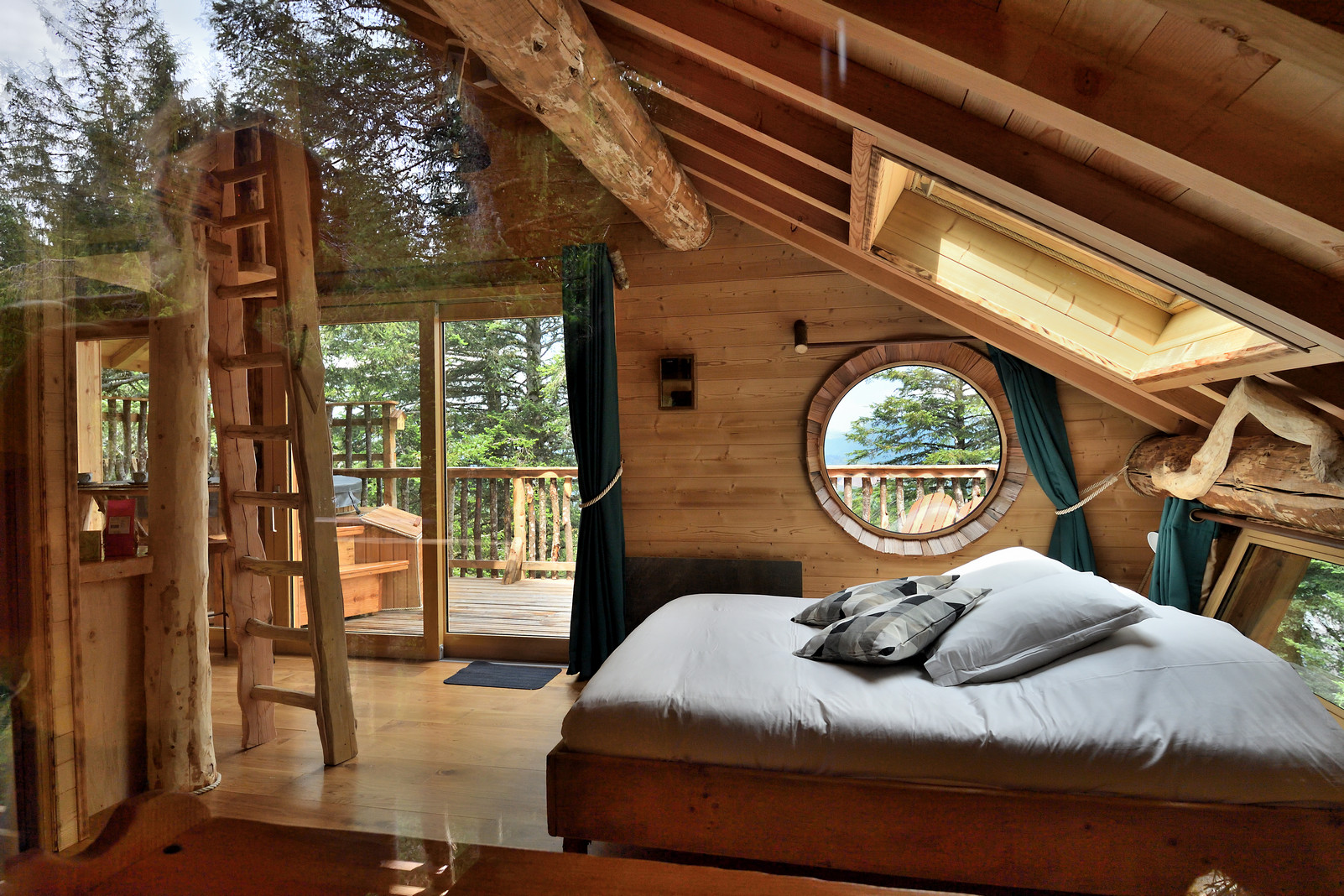 Chambre cabane dans les arbres