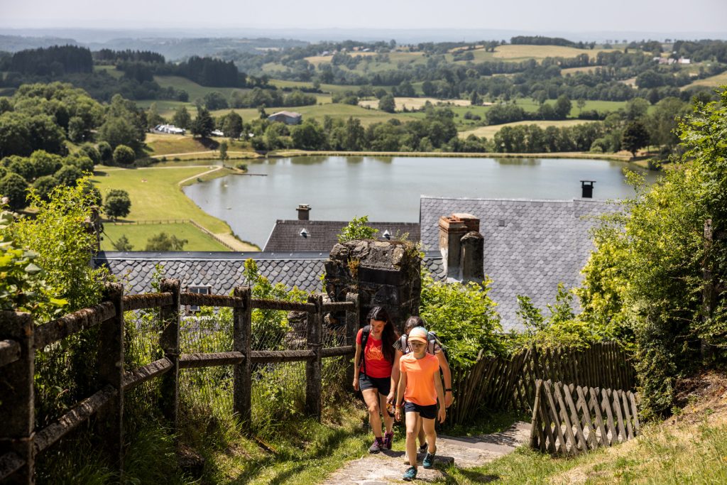 family climbing to the panorama of the tour d'auvergne and view of the lake