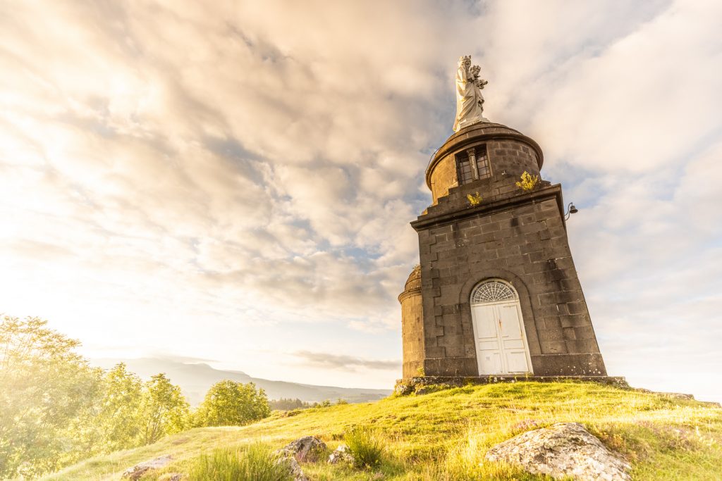 Butte et statue de natzy