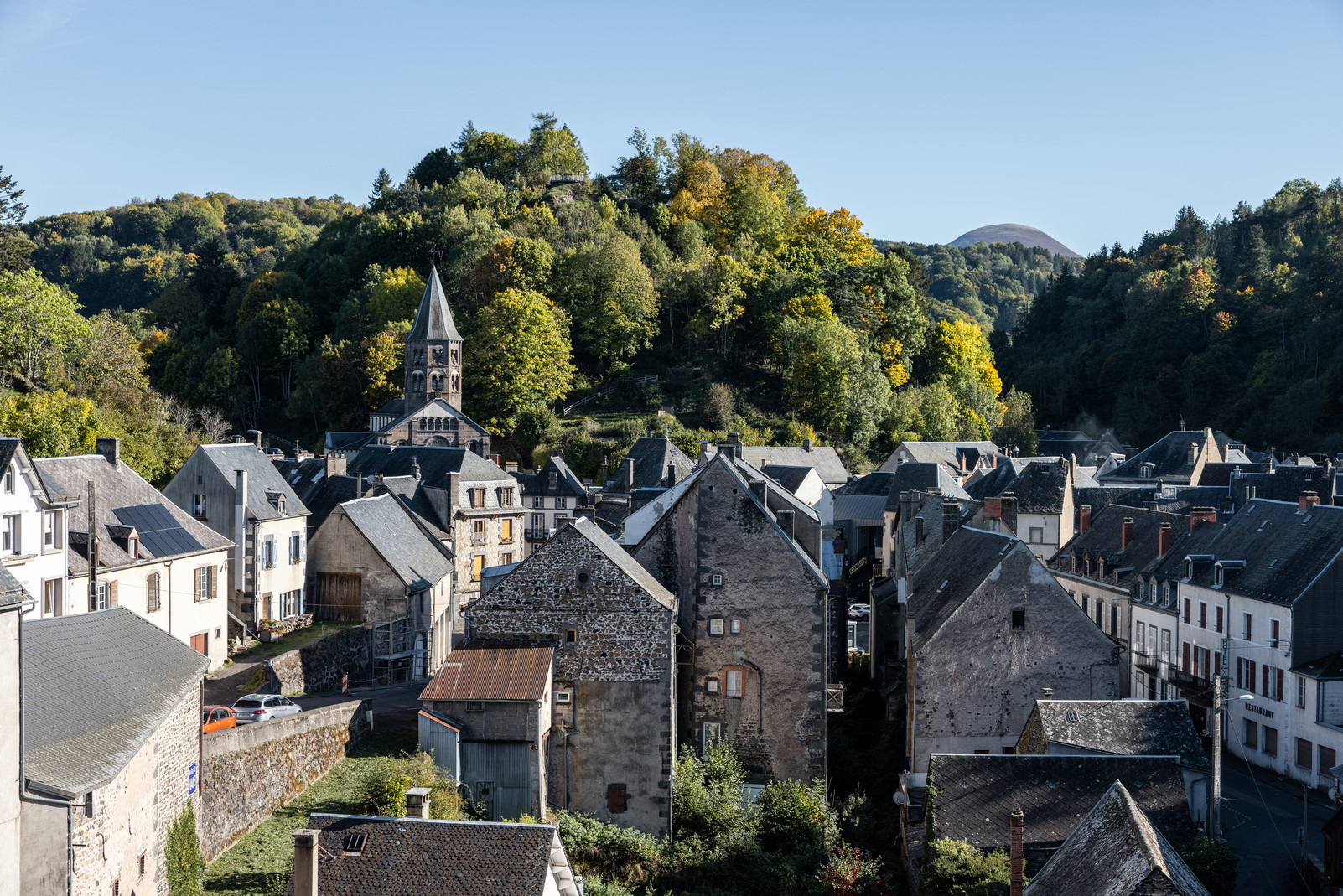 Dorf Rochefort-Montagne vom Viadukt