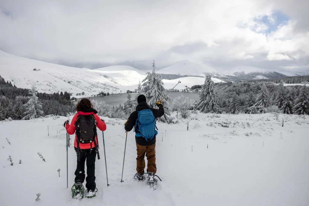 snowshoeing at lake guéry