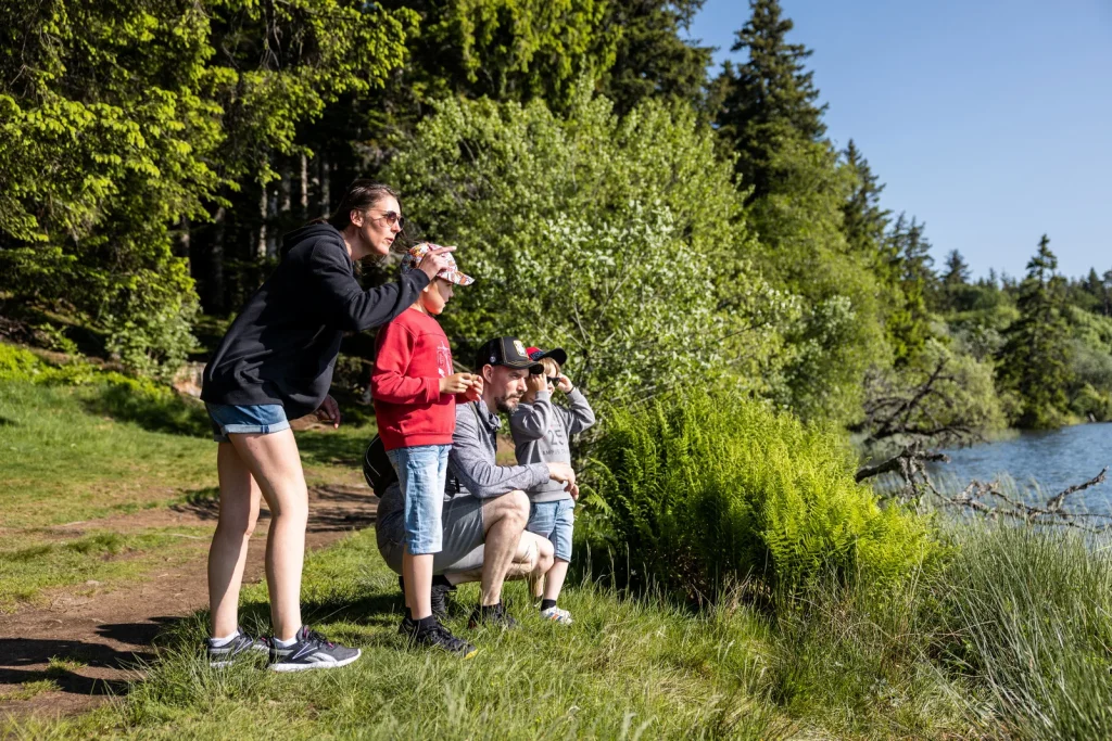 Hiking Lake Servières with the family