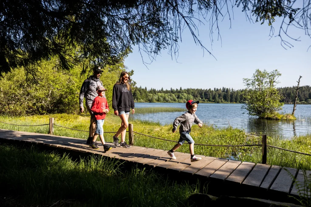 Hiking Lake Servières with the family