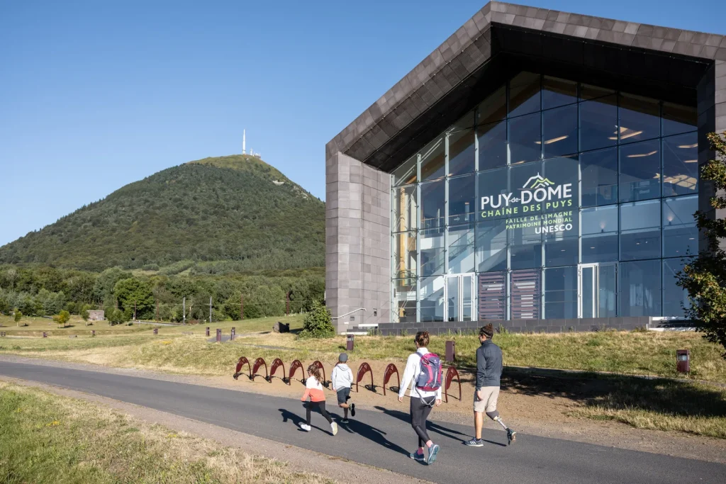 Vista del Puy de Dôme Desde la estación panorámica de Dômes