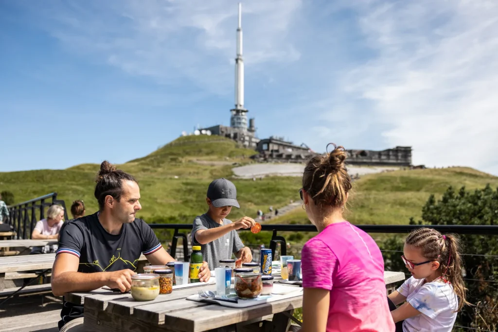 Pausa para comer en la cima del Puy de Dôme