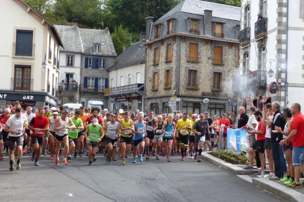 routes in de vulkaan Auvergne, stappen van de twee rotsen