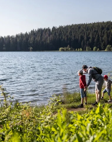 Lake Servières with family