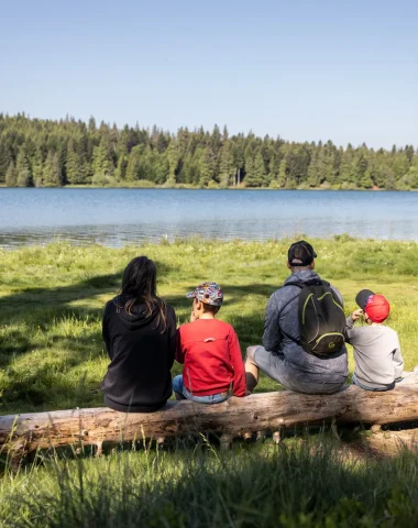 Picnic en el lago de Servières en familia