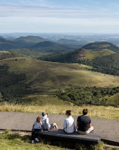 Panorama vanaf de top van de Puy de Dôme