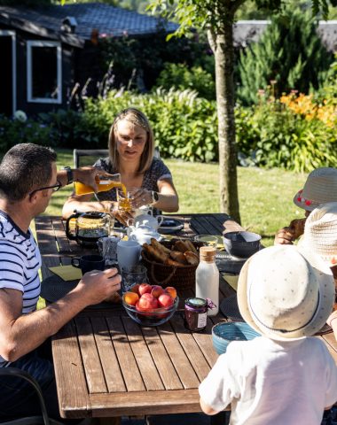 ontbijtscène op vakantie in Auvergne