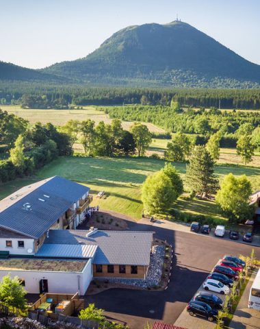 Group accommodation at the foot of Puy de Dôme