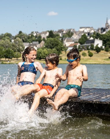 Children swimming La Tour d'Auvergne