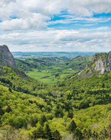 Roches Tuilière et Sanadoire au printemps