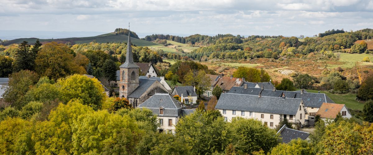 Es en Saint-Donat donde el macizo de Sancy se une a la meseta de Artense.