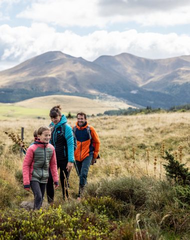 Excursionistas en la meseta de Guéry